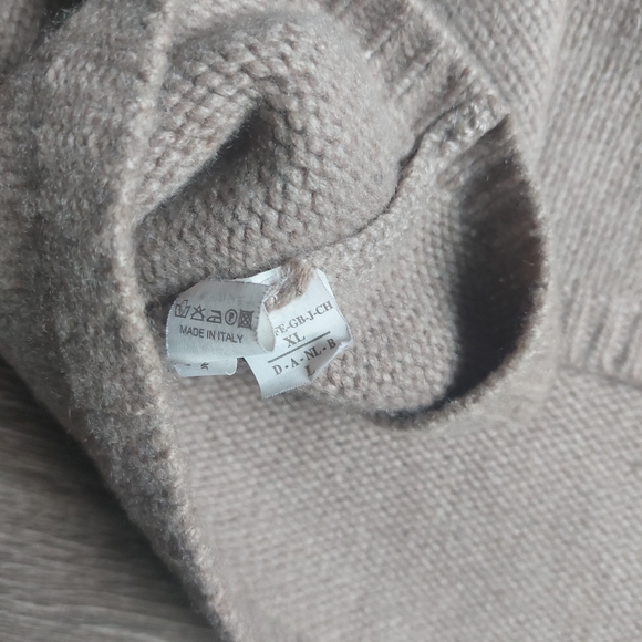 Brunello Cucinelli cashmere knit sweater. Zipper detail on back. Taupe tan M - Picture 12 of 14